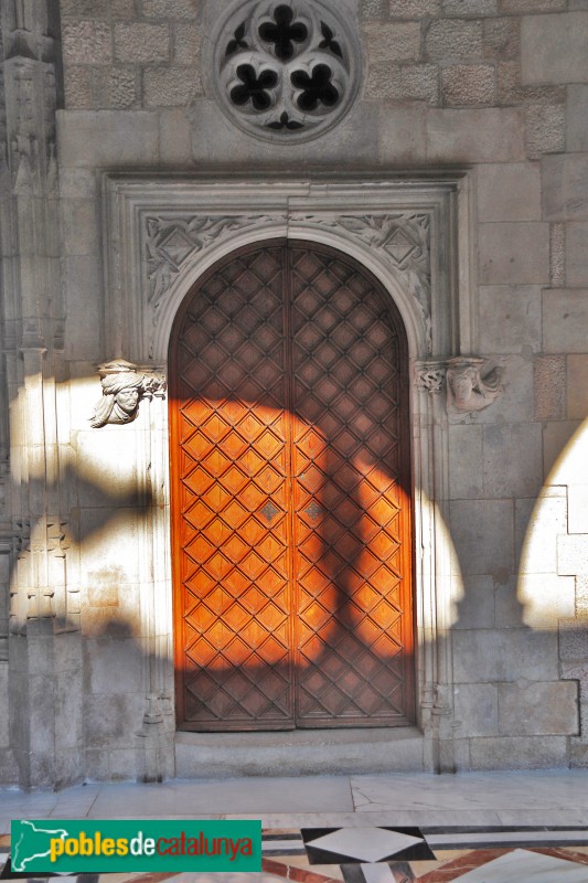 Barcelona - Palau de la Generalitat. Porta a la galeria gòtica