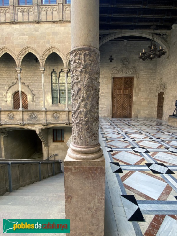 Barcelona - Palau de la Generalitat. Detall d'una columna renaixentista