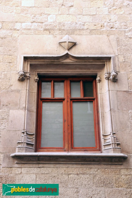 Barcelona - Palau de la Generalitat. Façana del carrer del Bisbe del segle XVI (Foto: Albert Esteves, 2020) Barcelona - Palau de la Generalitat. Façana del carrer del Bisbe del segle XVI