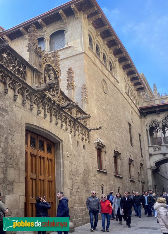 Barcelona - Palau de la Generalitat. Façana del carrer del Bisbe del segle XVI (Foto: Albert Esteves, 2020) Barcelona - Palau de la Generalitat. Façana del carrer del Bisbe del segle XVI