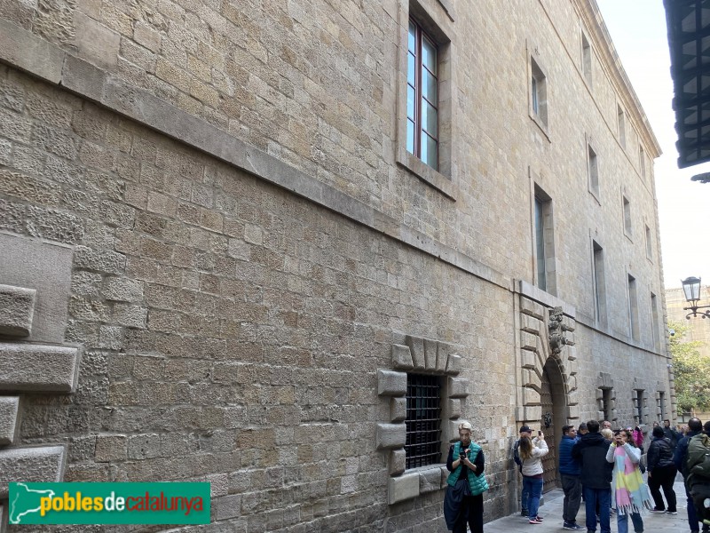 Barcelona - Palau de la Generalitat. Façana del carrer del Bisbe