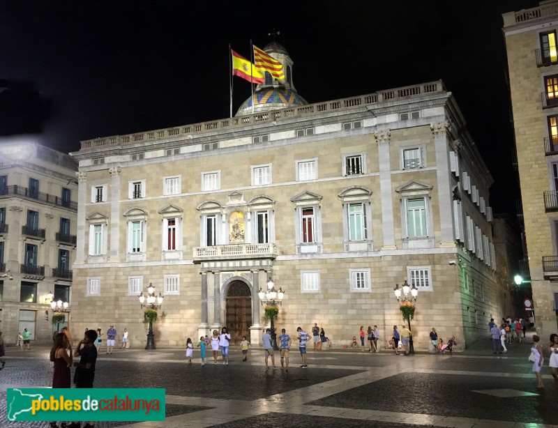 Barcelona - Generalitat. Façana principal de nit