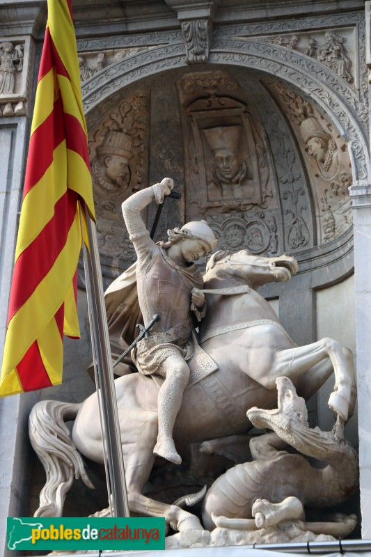 Barcelona - Palau de la Generalitat. Façana principal. Estàtua de Sant Jordi