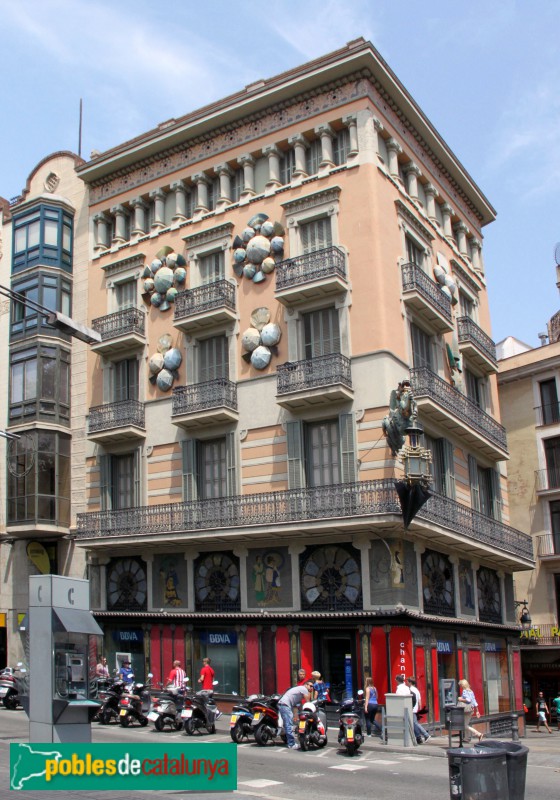 Barcelona - Casa Bruno Cuadros (Foto: Albert Esteves, 2014) Barcelona - Casa Bruno Cuadros
