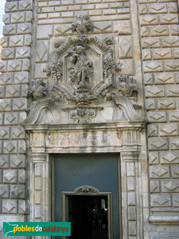 Barcelona - Església de Betlem. Porta barroca de la Rambla