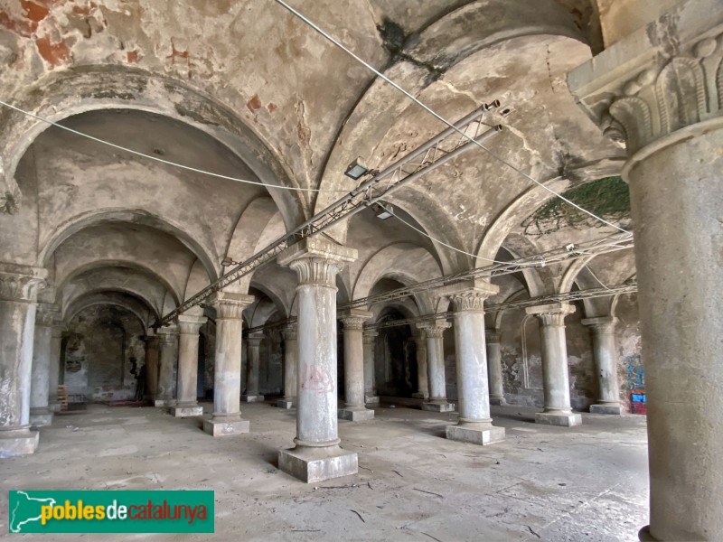 Barcelona - Jardins de Ca n'Altimira. Sala hipòstila