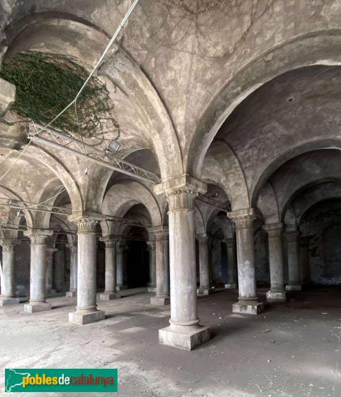 Barcelona - Jardins de Ca n'Altimira. Sala hipòstila