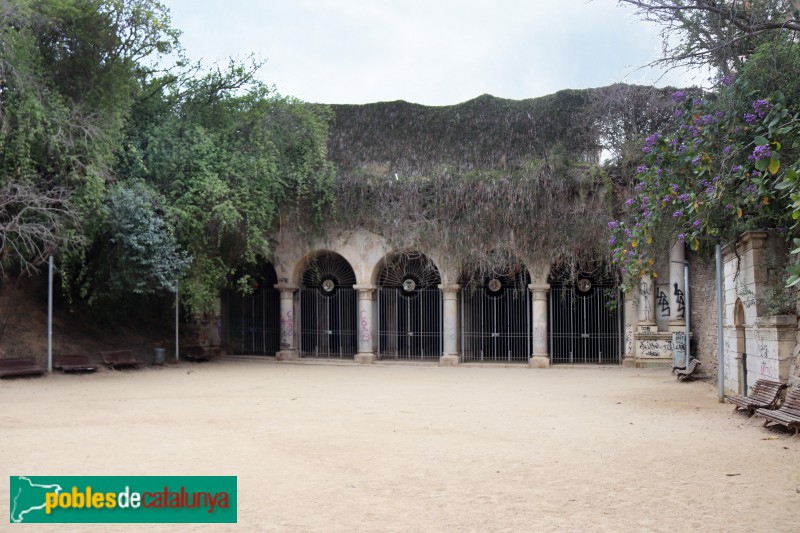 Barcelona - Jardins de Ca n'Altimira. Sala hipòstila