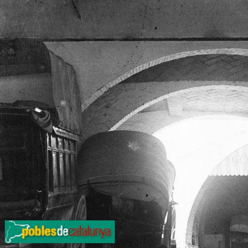 Esparreguera - Cal Pitangó (Foto: Anònim -Arxiu Fotogràfic Centre Excursionista de Catalunya-, 1905) Esparreguera - Cal Pitangó