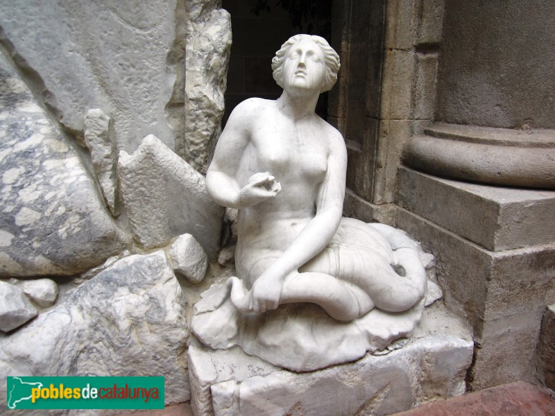Barcelona - Llotja. Font de Neptú. Nereida (Foto: Ramon Sales -https://redescubriendomibarcelona.blogspot.com-, 2016) Barcelona - Llotja. Font de Neptú. Nereida