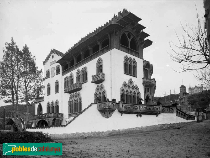 Barcelona - Casa Roviralta (El Frare Blanc) (Foto: Anònim -Arxiu Fotogràfic del Centre Excursionista de Catalunya-, 1913-16) Barcelona - Casa Roviralta (El Frare Blanc)