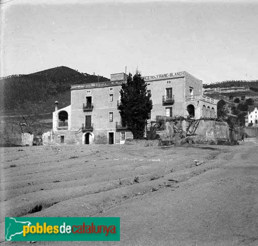 Barcelona - Masia El Frare Blanc - Frederic Bordas 1901 (Foto: Frederic Bordas -Arxiu Fotogràfic del Centre Excursionista de Catalunya-, 1901) Barcelona - Masia El Frare Blanc - Frederic Bordas 1901