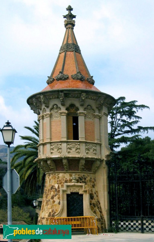 Alella - Torre del Governador. Porta del carrer Greny