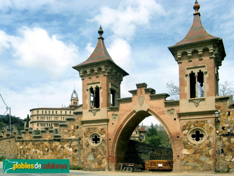 Alella - Torre del Governador. Porta de l'Avinguda Jaume Rius