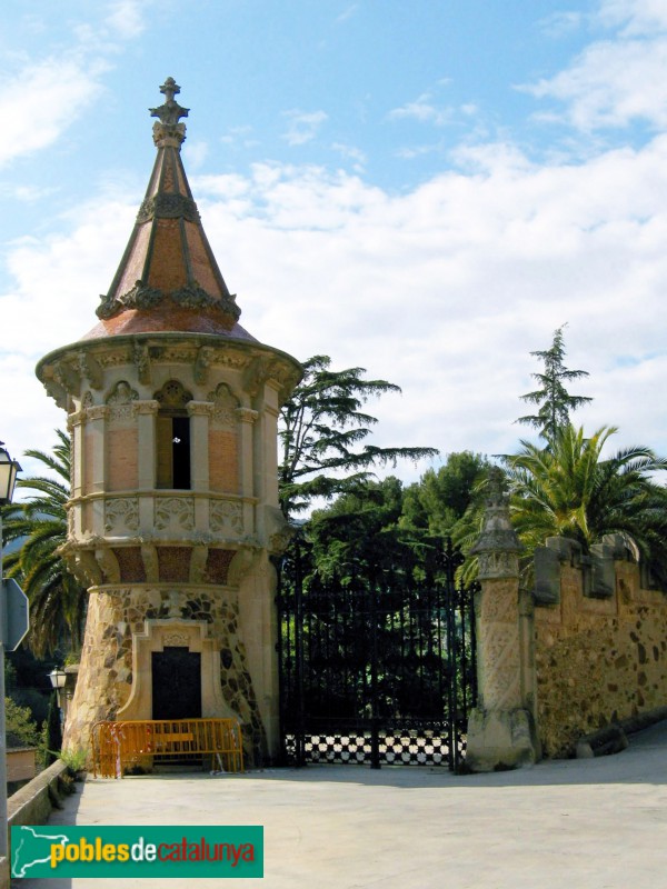 Alella - Torre del Governador. Porta del carrer Greny