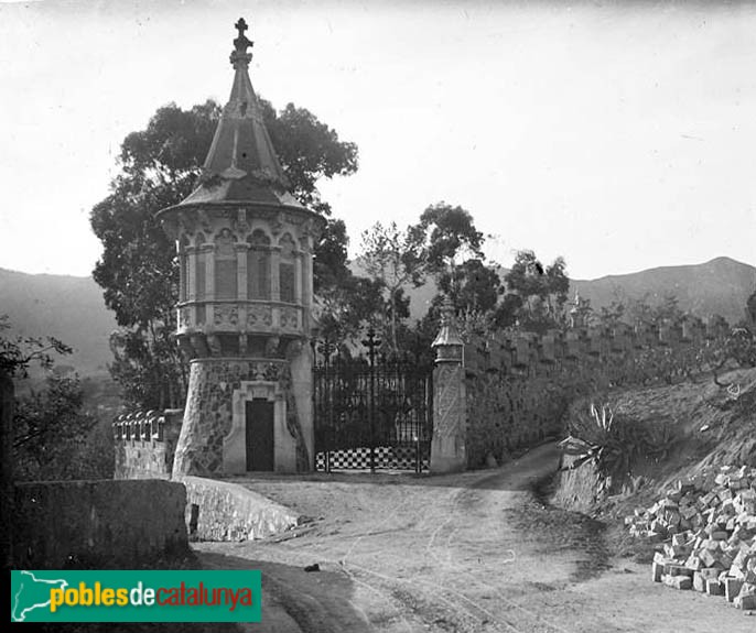 Alella - Torre del Governador. Porta del carrer Greny