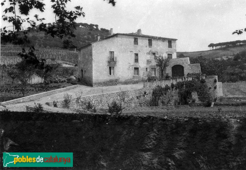 Alella - Ca les Monges (Foto: Josep Danés -Arxiu fotogràfic Centre Excursionista de Catalunya-, 1931) Alella - Ca les Monges