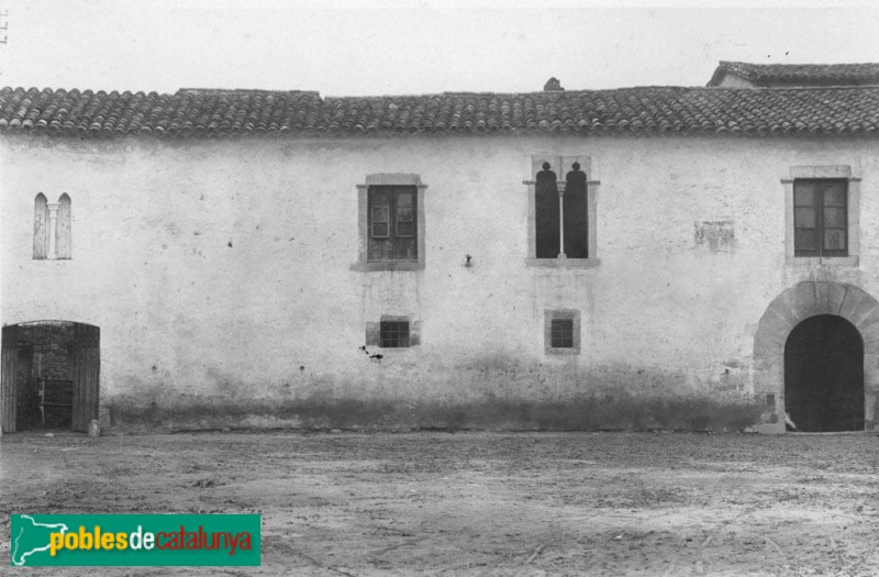 Caldes de Malavella - Cal Ferrer de la Plaça (Foto: <i>Anònim -Arxiu Fotogràfic del Centre Excursionista de Catalunya-</i>, entre 1890 i 1918) Caldes de Malavella - Cal Ferrer de la Plaça