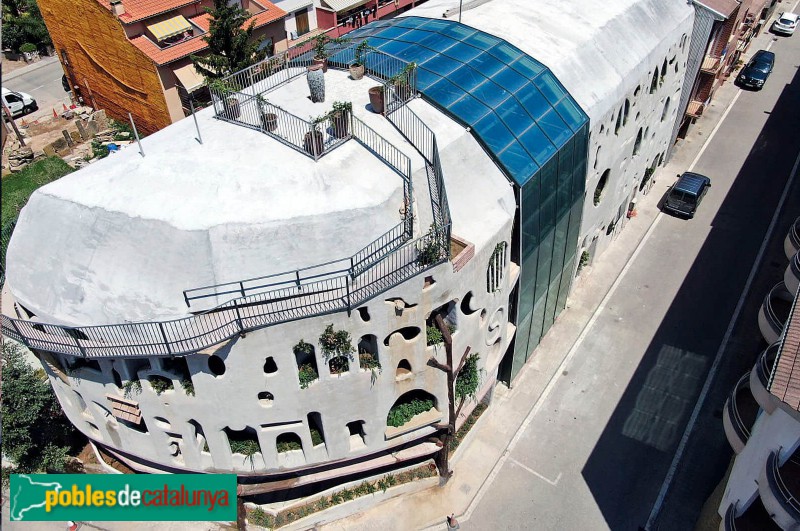 Folgueroles - Edifici Jufré. Vista aeria (Foto: El 9 nou / vidresif) Folgueroles - Edifici Jufré. Vista aeria