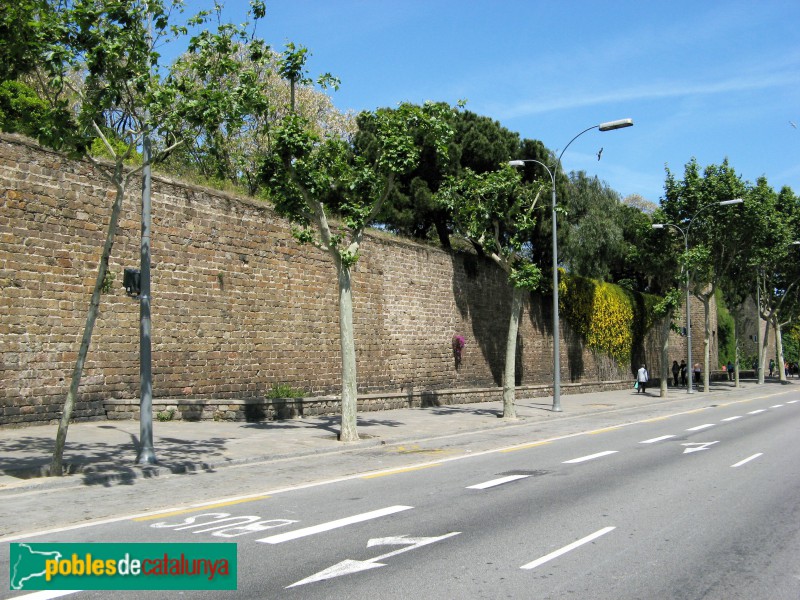 Barcelona - Muralla del segle XIV (Foto: Albert Esteves, 2020) Barcelona - Muralla del segle XIV