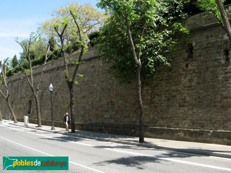 Barcelona - Muralla del segle XIV (Foto: Albert Esteves, 2020) Barcelona - Muralla del segle XIV
