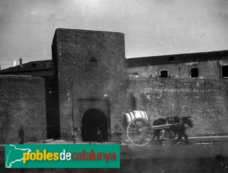 Barcelona - Portal de Santa Madrona, abans de la restauració