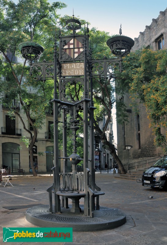Barcelona - Font de la plaça Sant Pere (Foto: Albert Esteves, 2020) Barcelona - Font de la plaça Sant Pere