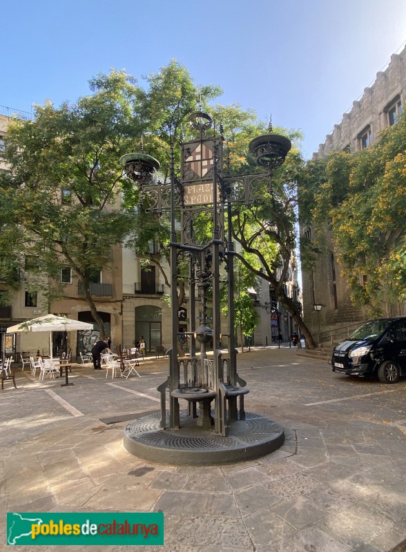 Barcelona - Font de la plaça Sant Pere (Foto: Albert Esteves, 2020) Barcelona - Font de la plaça Sant Pere