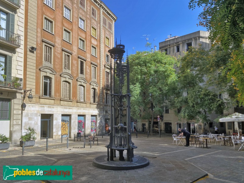 Barcelona - Font de la plaça Sant Pere (Foto: Albert Esteves, 2020) Barcelona - Font de la plaça Sant Pere