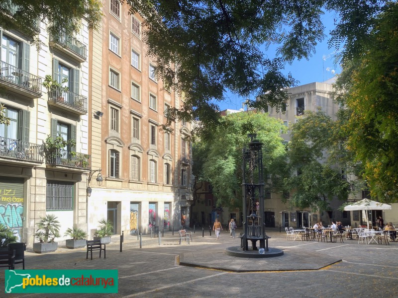 Barcelona - Plaça de Sant Pere (Foto: Albert Esteves, 2020) Barcelona - Plaça de Sant Pere