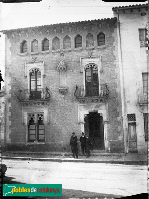 Taradell - Can Brussosa (Foto: <i>Josep Massot . Arxiu Fotogràfic Centre Excursionista de Catalunya</i>, 1901) Taradell - Can Brussosa