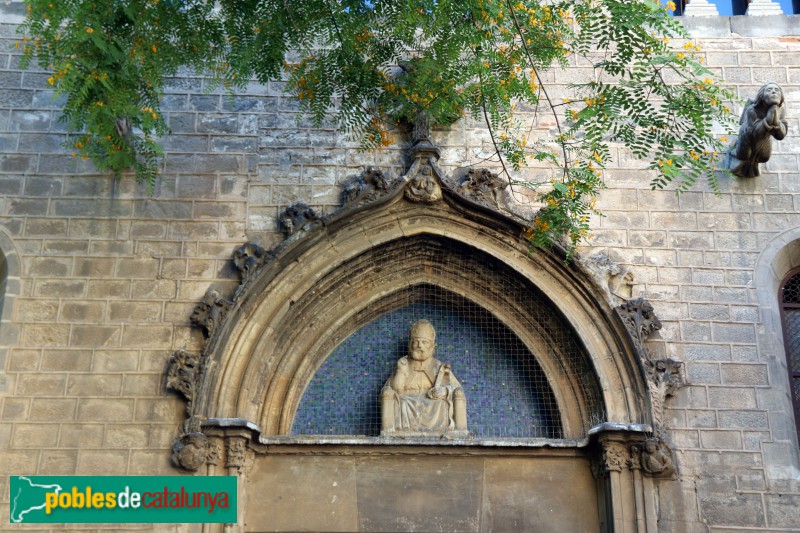 Barcelona - Sant Pere de les Puelles. Porta gòtica