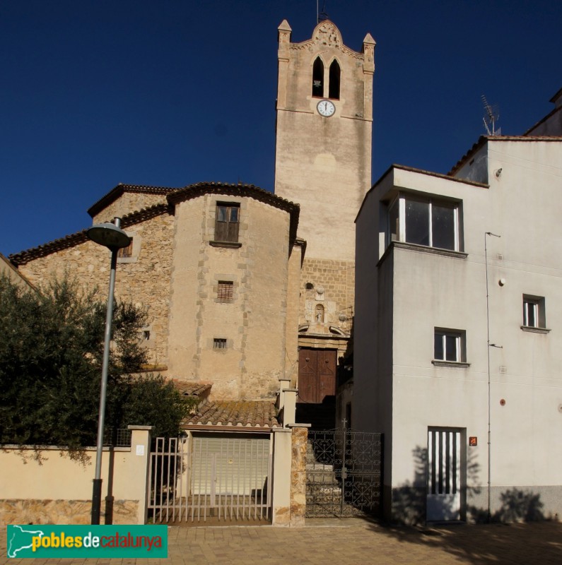 Calonge - Església de Sant Martí. Façana de la plaça de la Doma