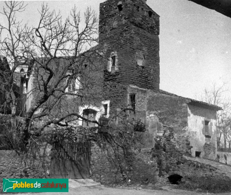 Cruïlles - Restes de les muralles (Foto: Lluís Bonet Garí -Arxiu fotogràfic Centre Excursionista de Catalunya-, entre 1913 i 1930) Cruïlles - Restes de les muralles