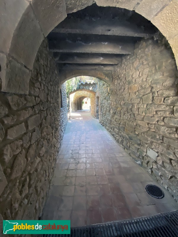 Monells - Arcades