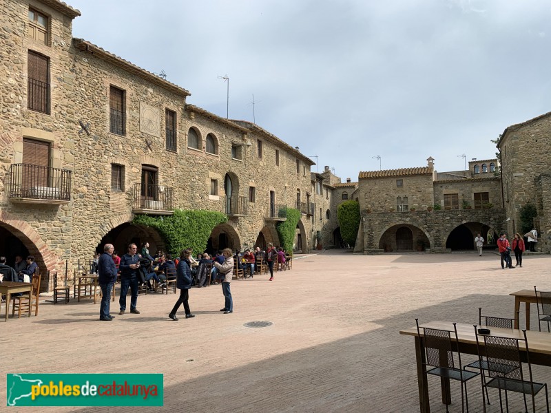 Monells - Plaça Major