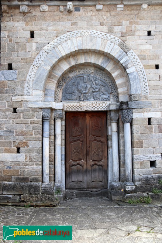 Bossòst - Església de l'Assumpció o de la Purificació. Portada de tramuntana (Foto: Albert Esteves, 2020) Bossòst - Església de l'Assumpció o de la Purificació. Portada de tramuntana