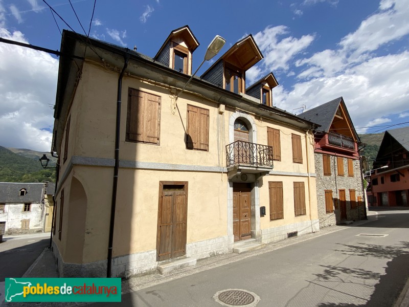 Les - Carrer dera Carrèra (Foto: Albert Esteves, 2020) Les - Carrer dera Carrèra