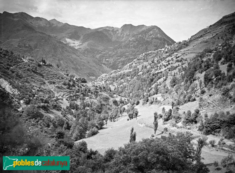 Canejan, al fons a la dreta