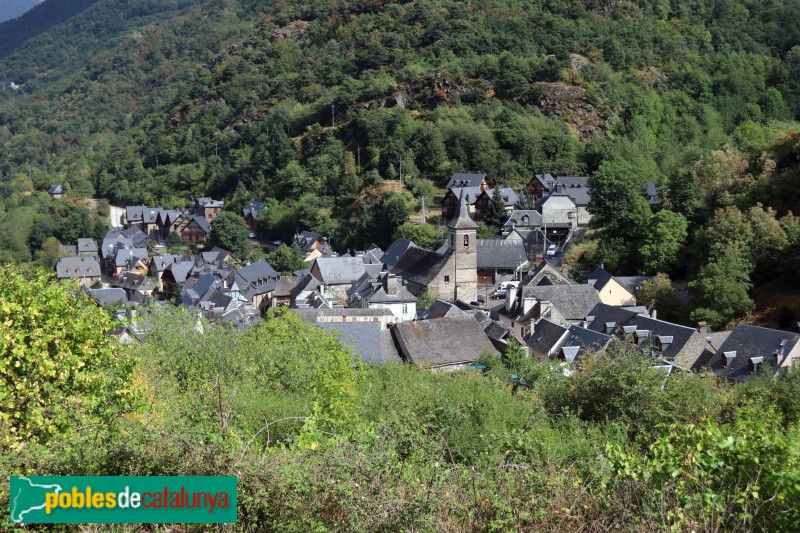 Es Bòrdes - El poble amb l'església de la Mare de Déu del Roser (Foto: Albert Esteves, 2020) Es Bòrdes - El poble amb l'església de la Mare de Déu del Roser
