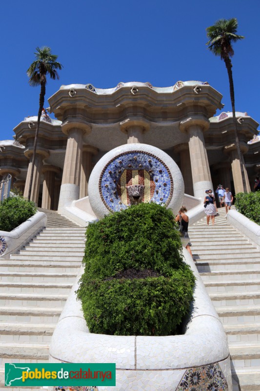 Barcelona - Park Güell, escalinata (Foto: Albert Esteves, 2020) Barcelona - Park Güell, escalinata