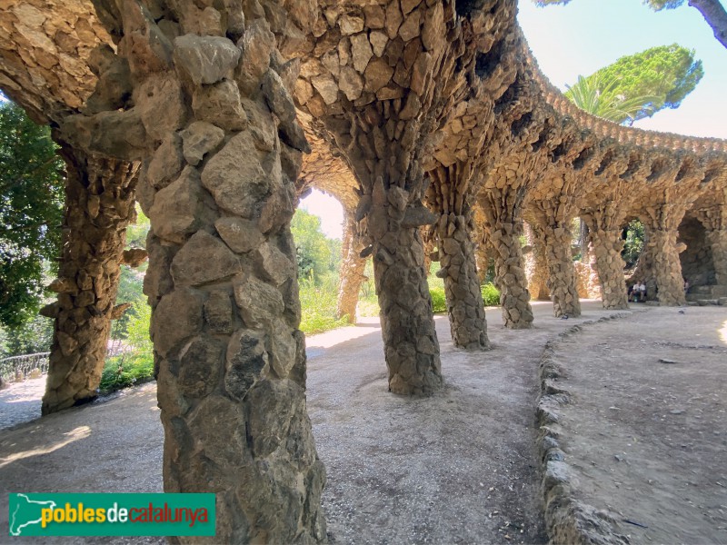 Barcelona - Park Güell. Viaductes i terrasses (Foto: Albert Esteves, 2020) Barcelona - Park Güell. Viaductes i terrasses
