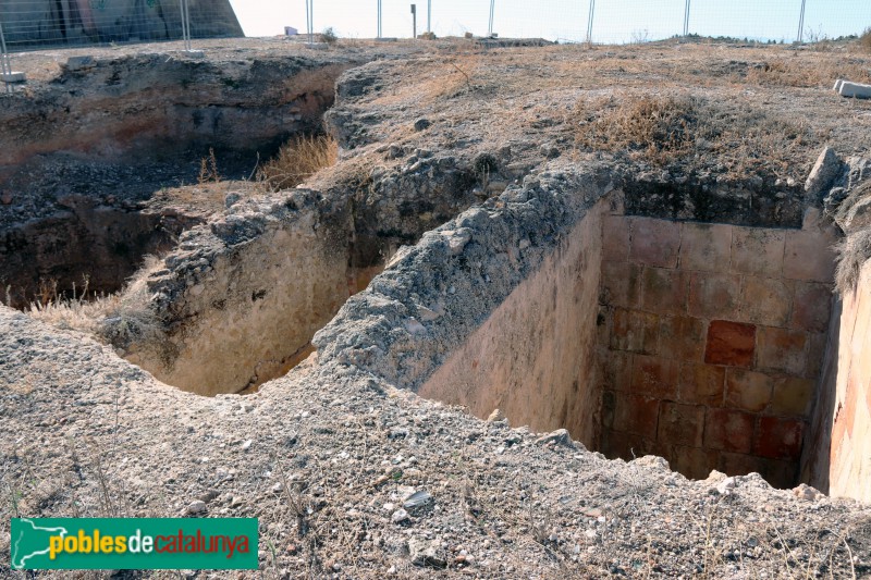 La Granadella - Ruïnes del castell. Dipòsit excavat al terra