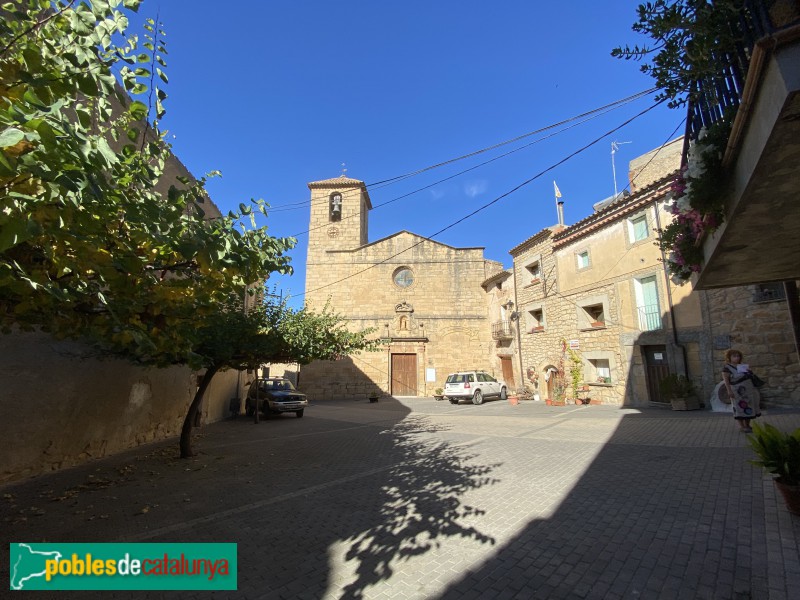 La Pobla de Cérvoles - Plaça de l'Església (Foto: Albert Esteves, 2020) La Pobla de Cérvoles - Plaça de l'Església