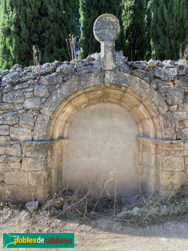 La Pobla de Cérvoles - Porta antiga del cementiri (Foto: Albert Esteves, 2020) La Pobla de Cérvoles - Porta antiga del cementiri