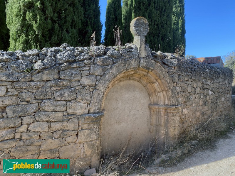 La Pobla de Cérvoles - Porta antiga del cementiri (Foto: Albert Esteves, 2020) La Pobla de Cérvoles - Porta antiga del cementiri