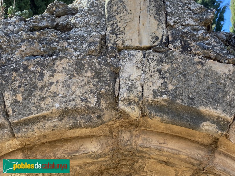 La Pobla de Cérvoles - Porta antiga del cementiri (Foto: Albert Esteves, 2020) La Pobla de Cérvoles - Porta antiga del cementiri