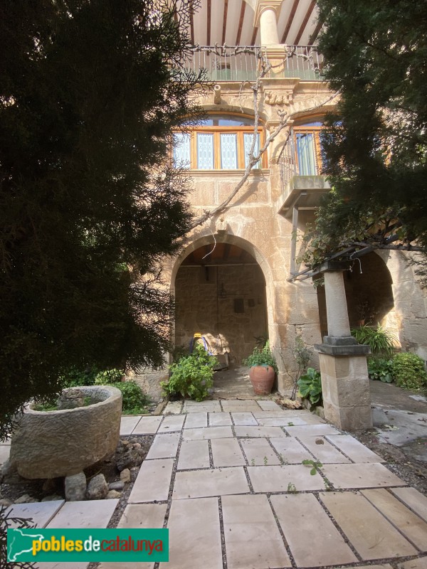 Cervià de les Garrigues - Cal Manresa. Façana posterior