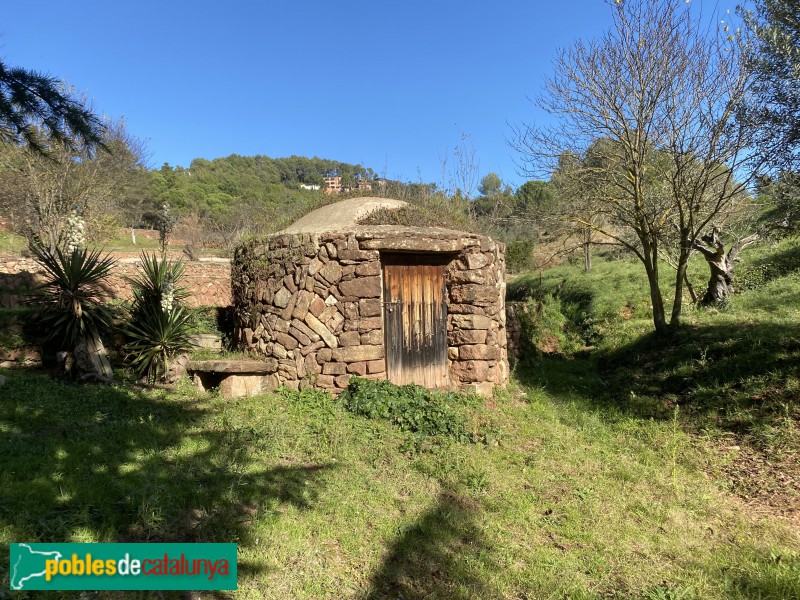 Corbera de Llobregat - Cabana al costat de Can Planes