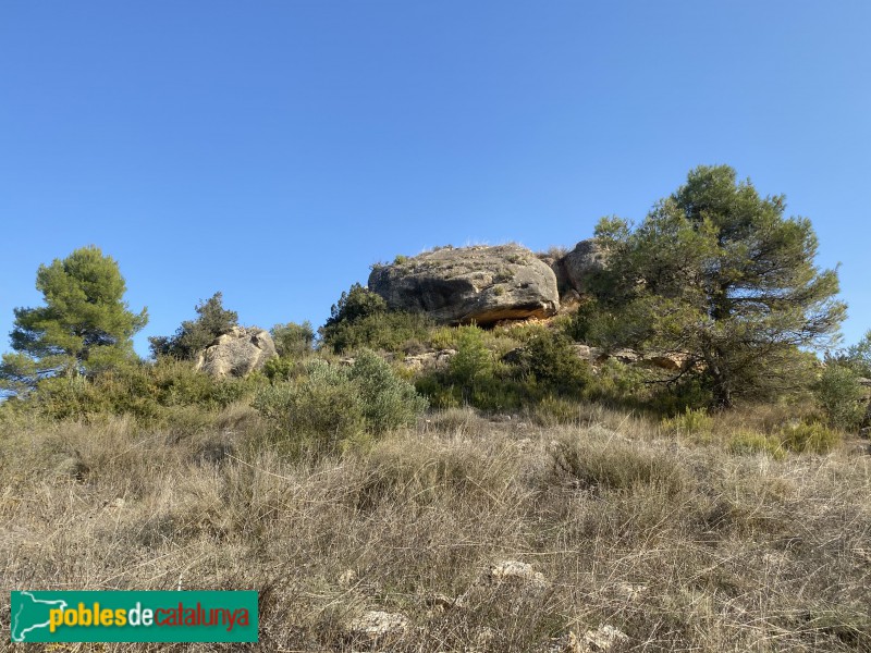 Cervià de les Garrigues - Roques on hi havia el castell de les Besses